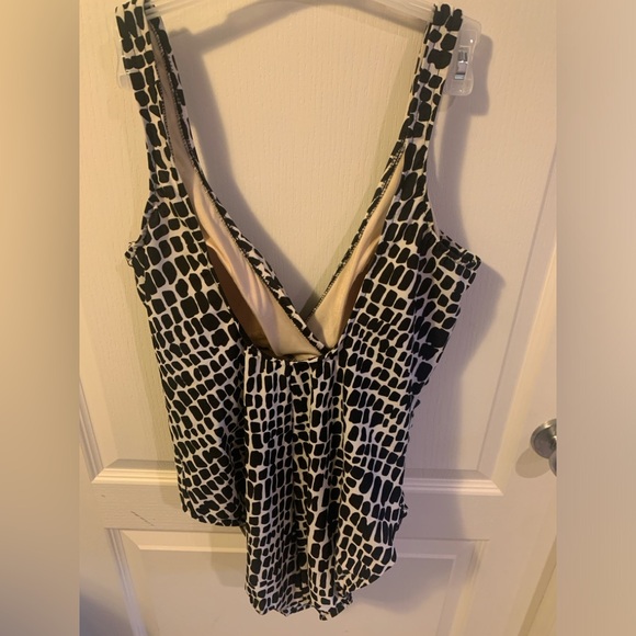 Trimshaper Swimsuit - Picture 2 of 3